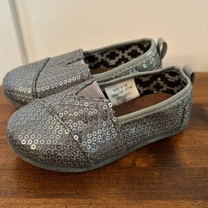 Toddler girls silver glitter shoes